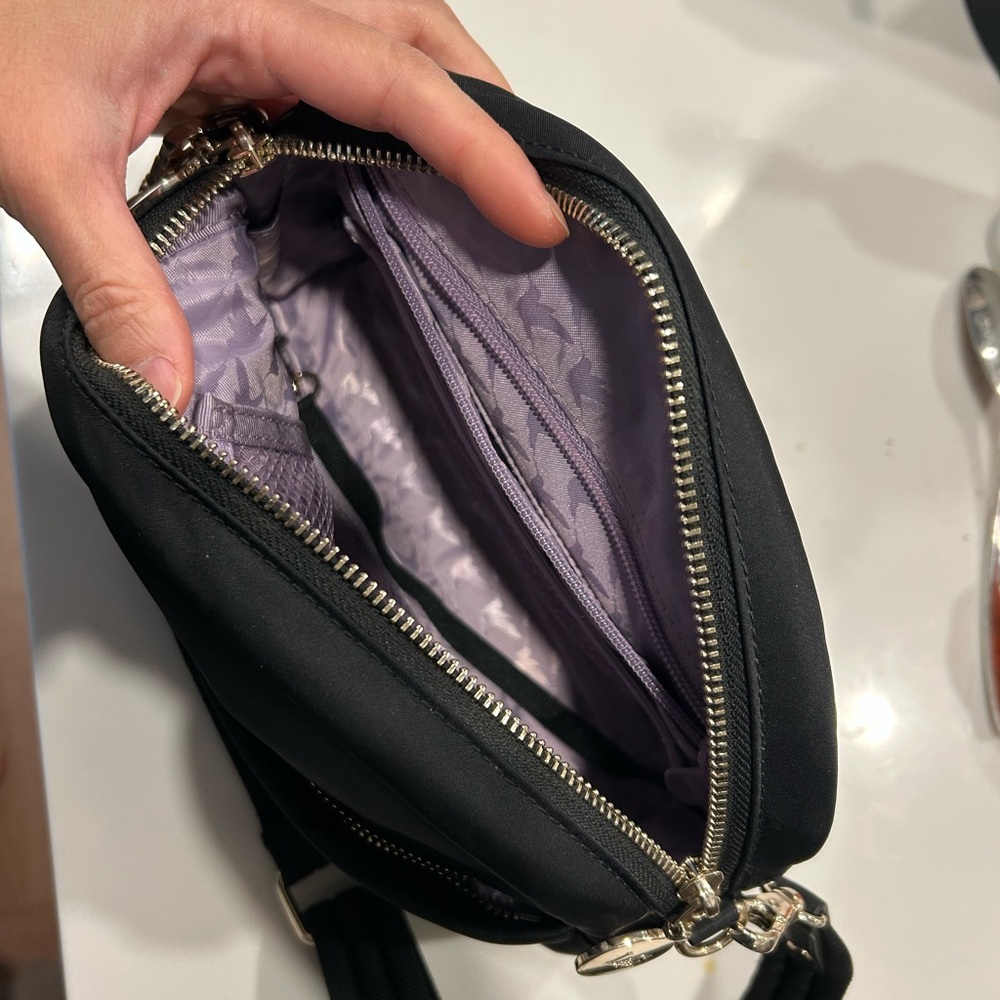 Lo and Sons Nouvelle Crossbody Bag - Picture 4 of 4